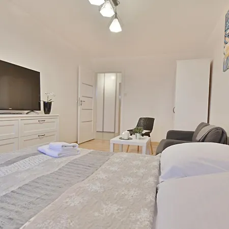 Ul Marynarzy 7/27 Apartament
